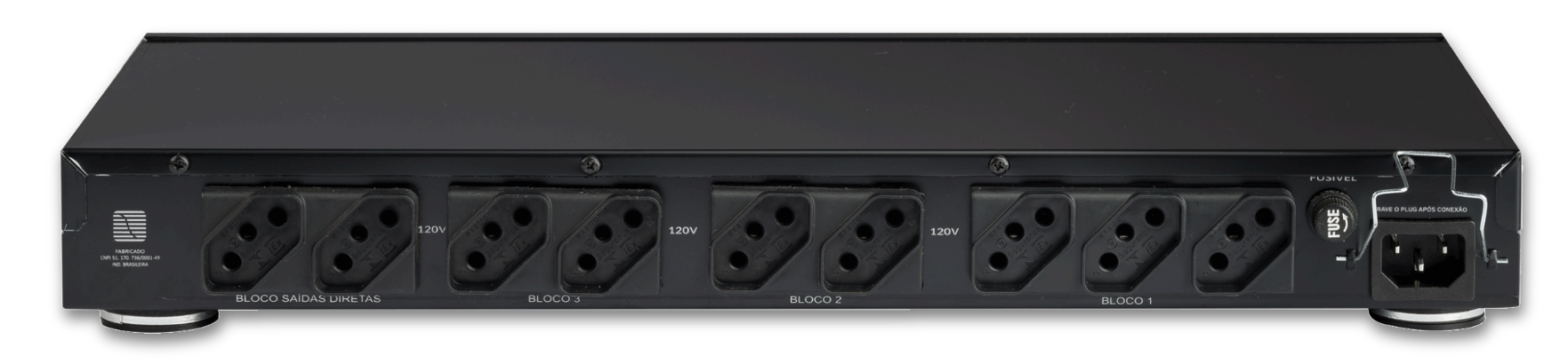 Painel traseiro do Condicionador de Rede GR Savage CDR 1500ES em ângulo. Mostra 8 tomadas de 3 pinos (padrão brasileiro) divididas em 4 blocos de duas tomadas cada, com legendas "120V" e identificação de blocos (ex: BLOCO SAÍDAS DIRETAS, BLOCO 3, etc.). À direita, porta-fusível com a legenda "FUSÍVEL" acima, conector de entrada de energia IEC (3 pinos) com legenda "ENTRADA DE ENERGIA" e os pés visíveis.