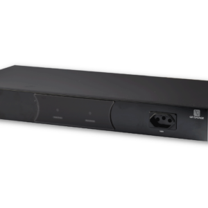 Condicionador de Rede com Transformador GR Savage CDR 1000T (entrada 220V/saída 110V), vista angular. O painel frontal preto exibe o botão power à esquerda, LEDs de status de proteção e aterramento centrais e uma tomada frontal auxiliar de 3 pinos à direita, com o logotipo GR Savage visível