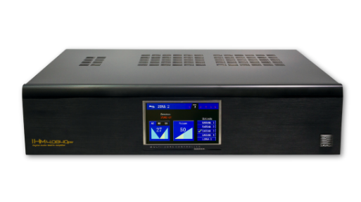 Vista frontal da Matriz Amplificada Multiroom GR Savage Série 50, modelo IHM0850. Painel de alumínio escovado preto com grade de ventilação visível no topo. O destaque central é a tela touch screen colorida de 4,3 polegadas com interface gráfica de controle de zonas, volume (exibindo 27 e 50), fonte e status da rede visíveis. O logotipo GR Savage está à direita e o modelo IHM à esquerda.