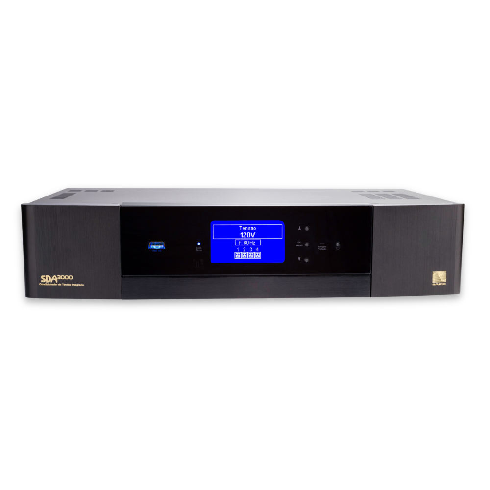 Condicionador de Tensão Integrado GR Savage SDA3000 de 3000W e 110V. Painel frontal em alumínio escovado preto com display LCD azul centralizado. O display exibe "Tensão 120V", frequência "60Hz" e o status de ativação das 4 zonas de tomadas. À esquerda, porta USB de carregamento e LED de saída direta; à direita, botões de navegação de menu e logotipo GR Savage dourado.