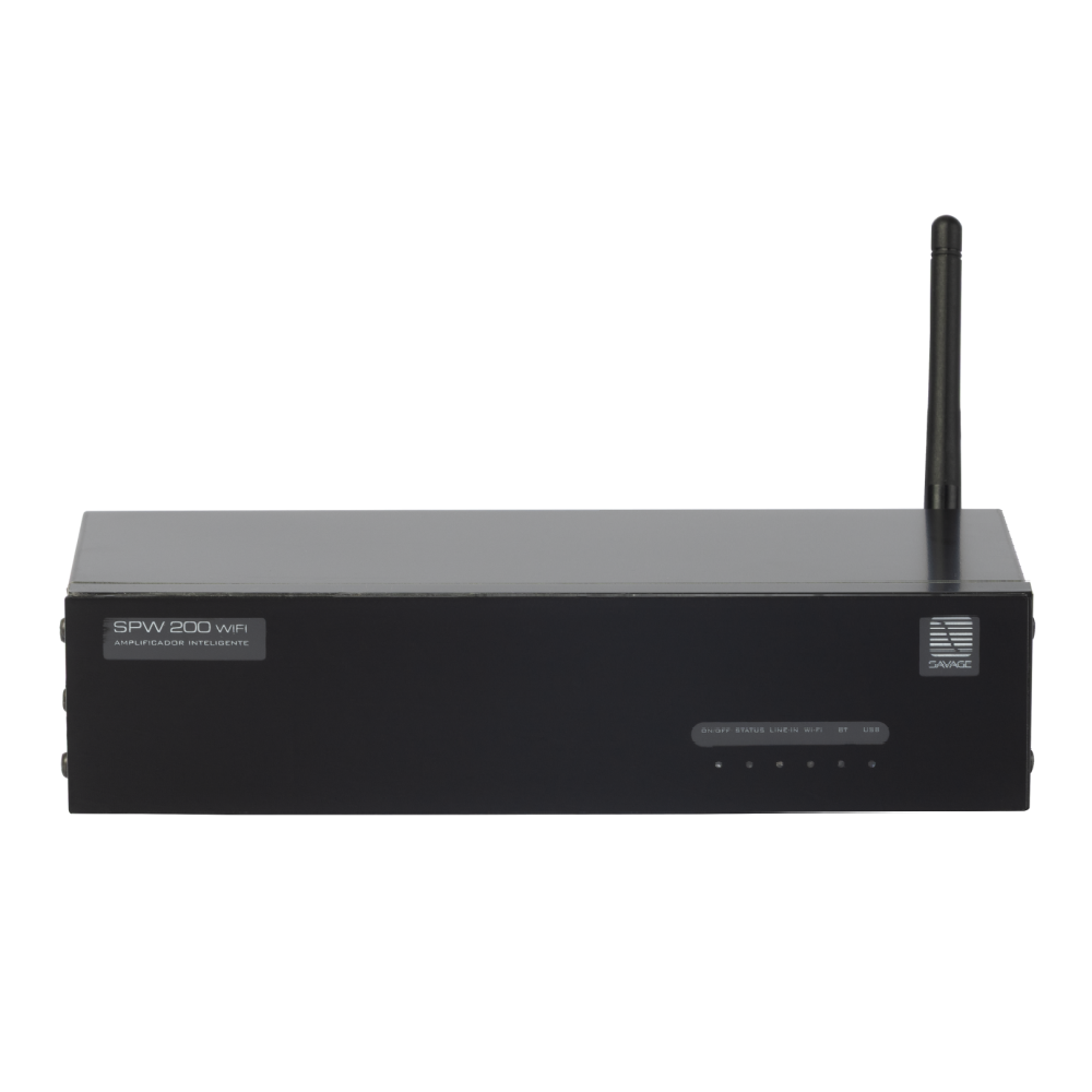 Vista frontal do Amplificador Inteligente Savage SPW 200 WIFI de alumínio escovado. À esquerda, detalhe dos textos 'SPW 200 WIFI' e 'AMPLIFICADOR INTELIGENTE'. À direita, o logotipo da Savage e os indicadores LED com textos 'WIFI', 'STATUS', e 'LINE'. Uma antena Wi-Fi está montada na parte traseira visível.